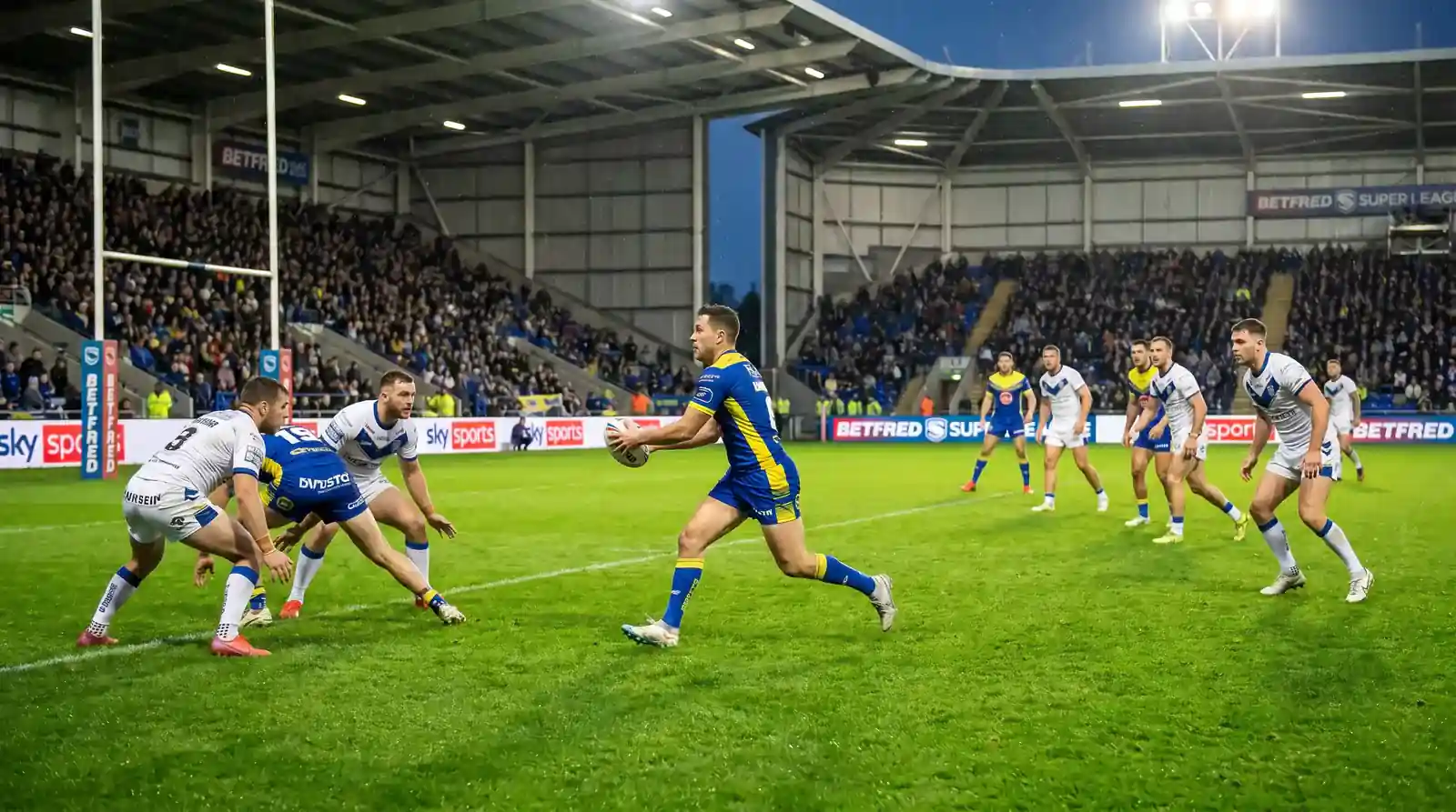 Super League side executing a structured attacking set under the six-tackle rule