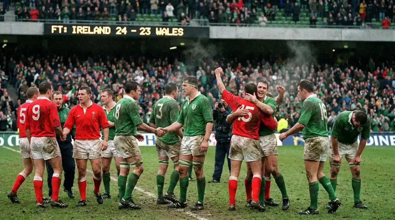 Two rugby teams locked in a tight finish with a narrow points margin